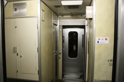 車内散策の開始