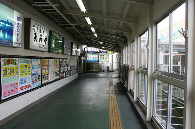 駅の外へ