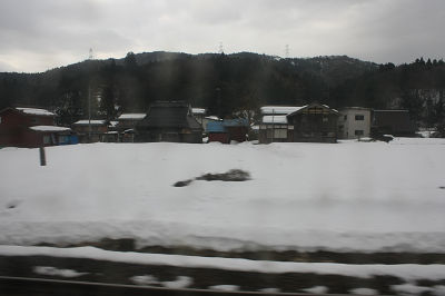 雪深々と