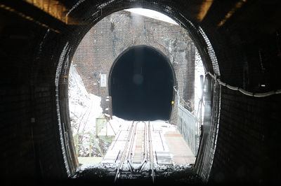トンネル脱出の瞬間
