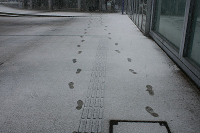 足跡残る