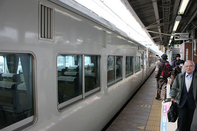 小淵沢停車"